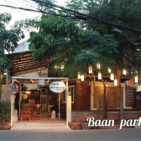 Baan Park Raak Backpacker Hostel Chiang Mai Exteriör bild