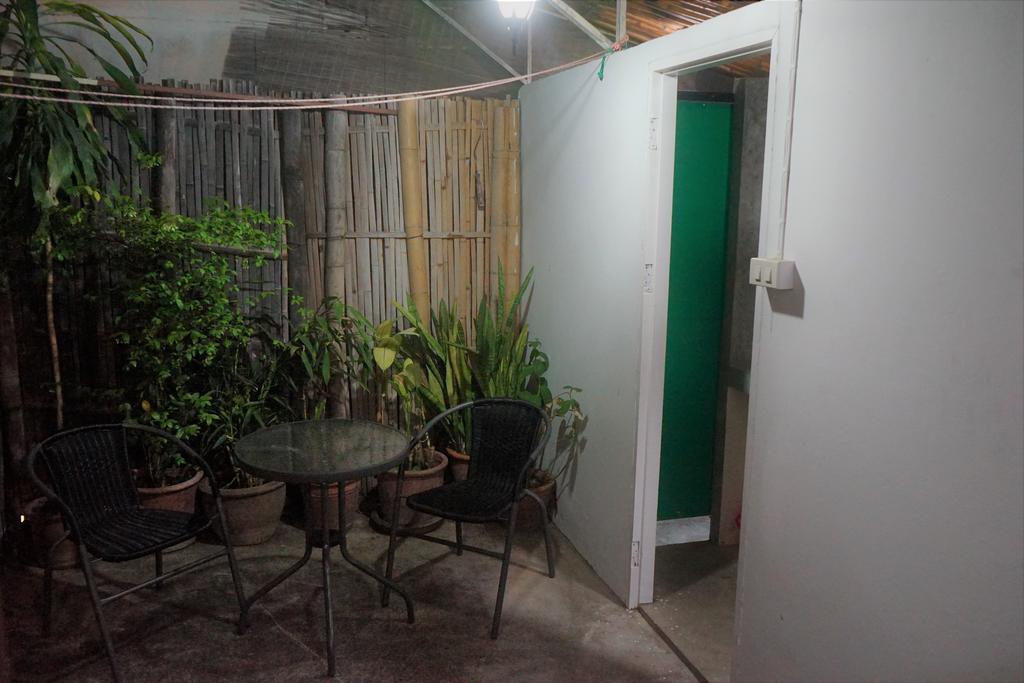 Baan Park Raak Backpacker Hostel Chiang Mai Exteriör bild