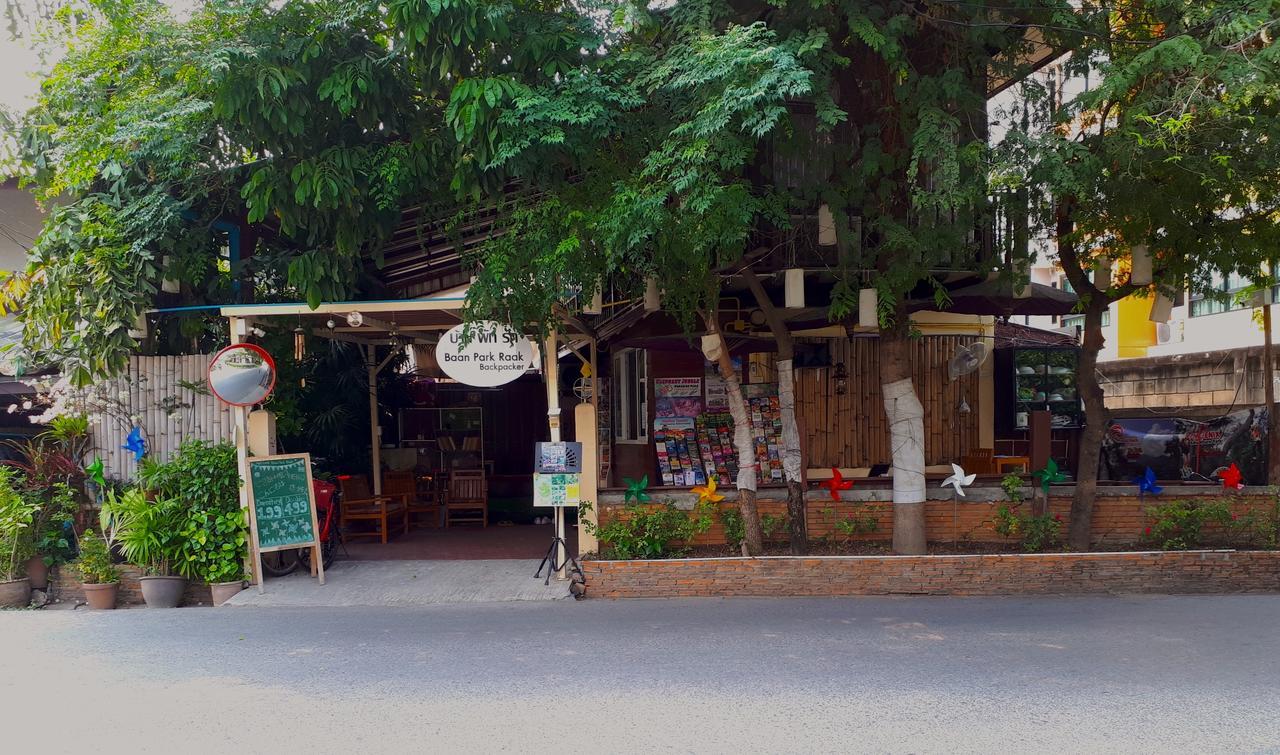 Baan Park Raak Backpacker Hostel Chiang Mai Exteriör bild