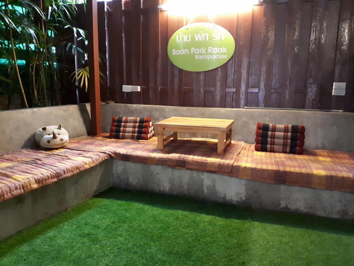 Baan Park Raak Backpacker Hostel Chiang Mai Exteriör bild