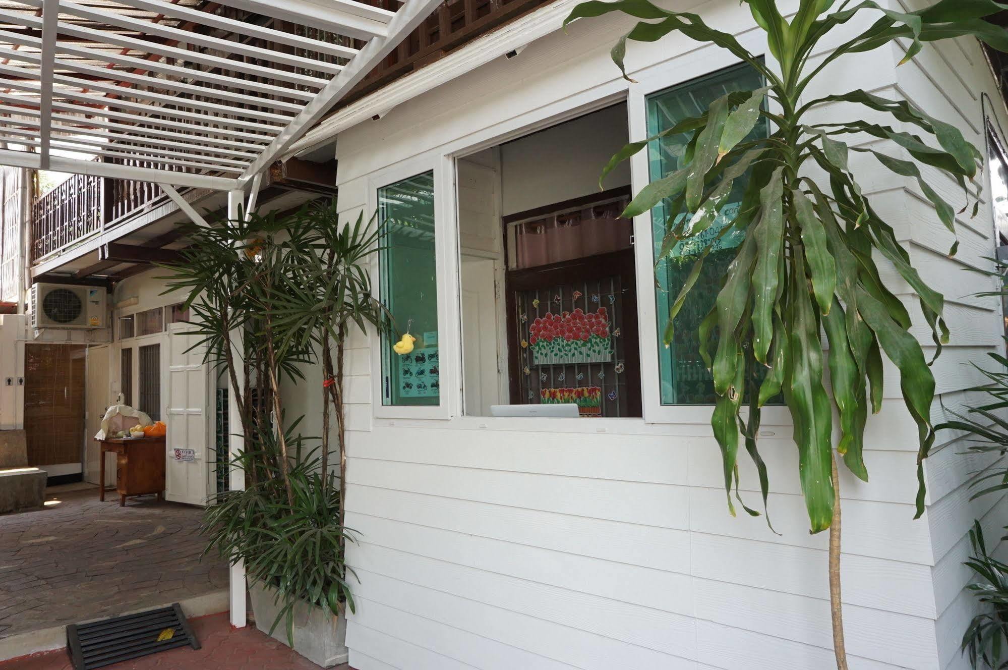 Baan Park Raak Backpacker Hostel Chiang Mai Exteriör bild