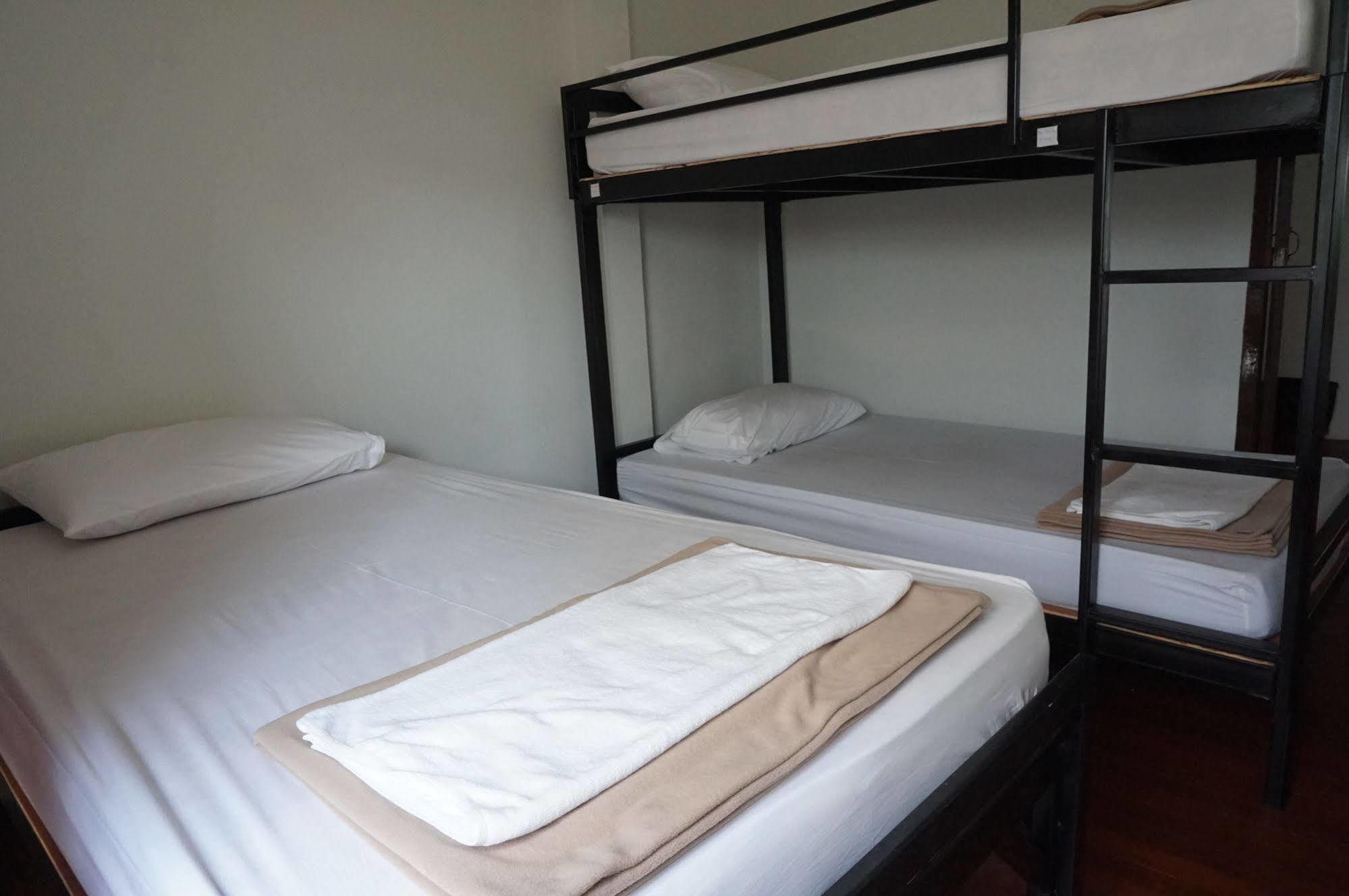 Baan Park Raak Backpacker Hostel Chiang Mai Exteriör bild