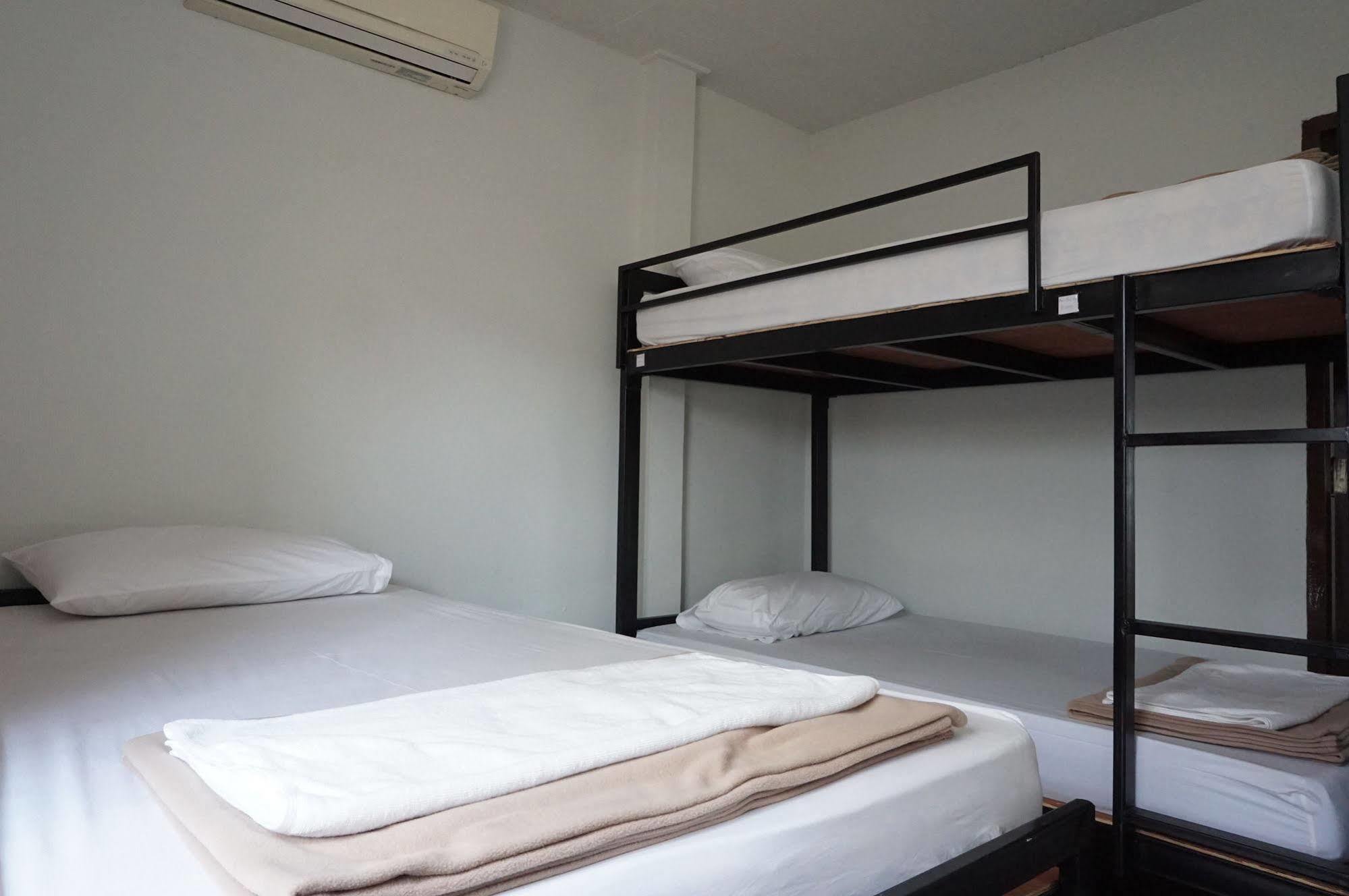 Baan Park Raak Backpacker Hostel Chiang Mai Exteriör bild