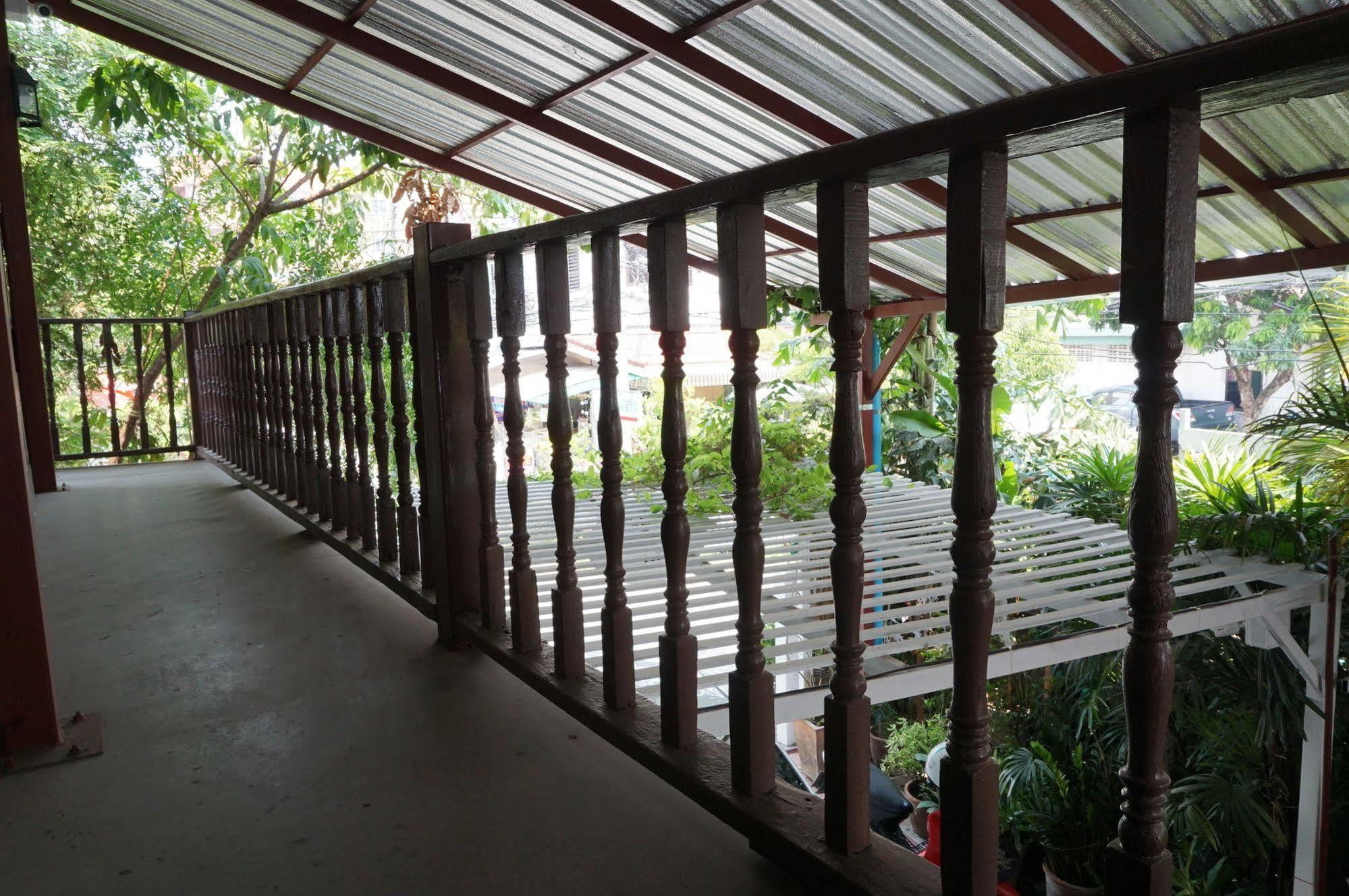 Baan Park Raak Backpacker Hostel Chiang Mai Exteriör bild