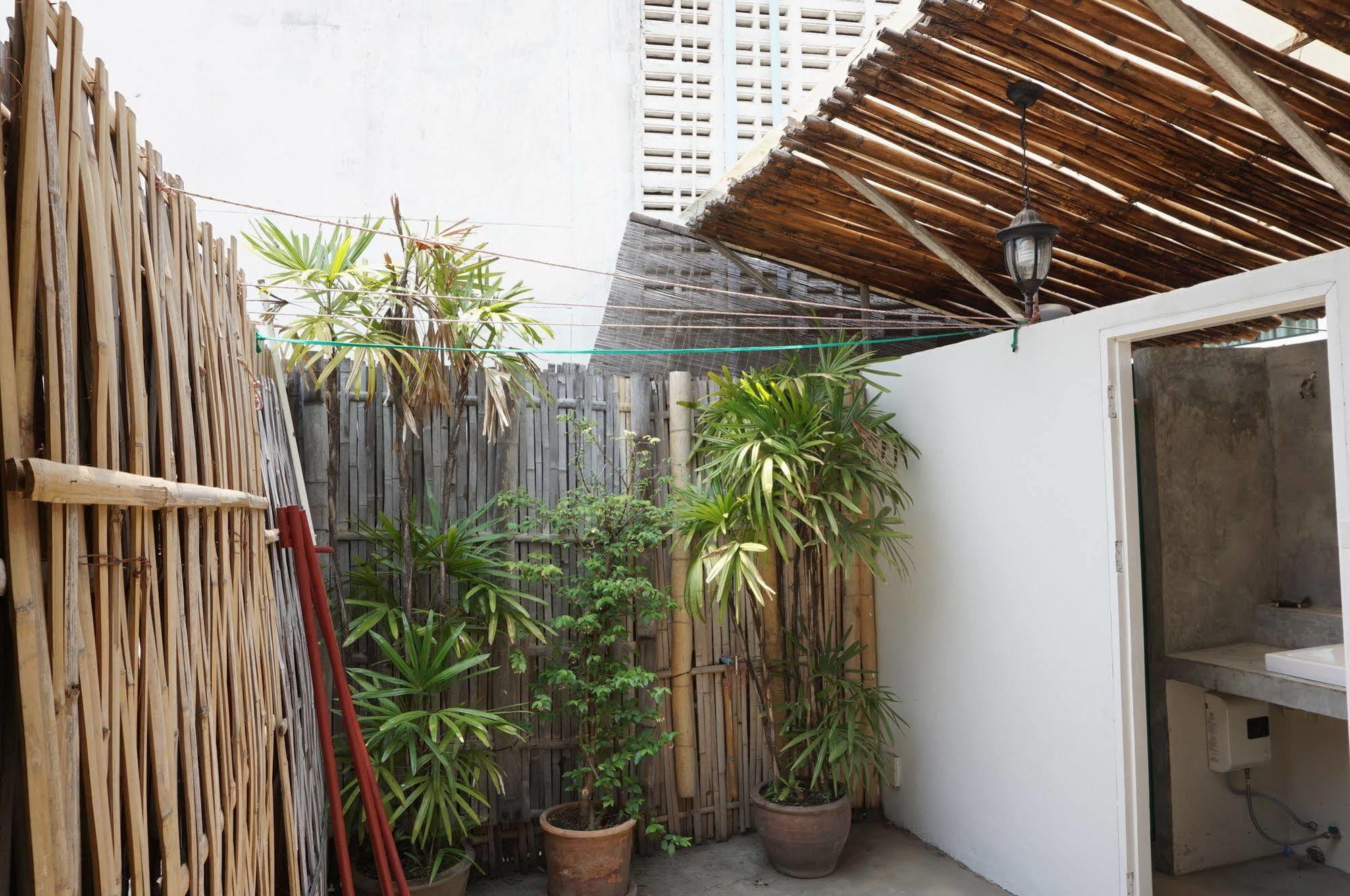 Baan Park Raak Backpacker Hostel Chiang Mai Exteriör bild