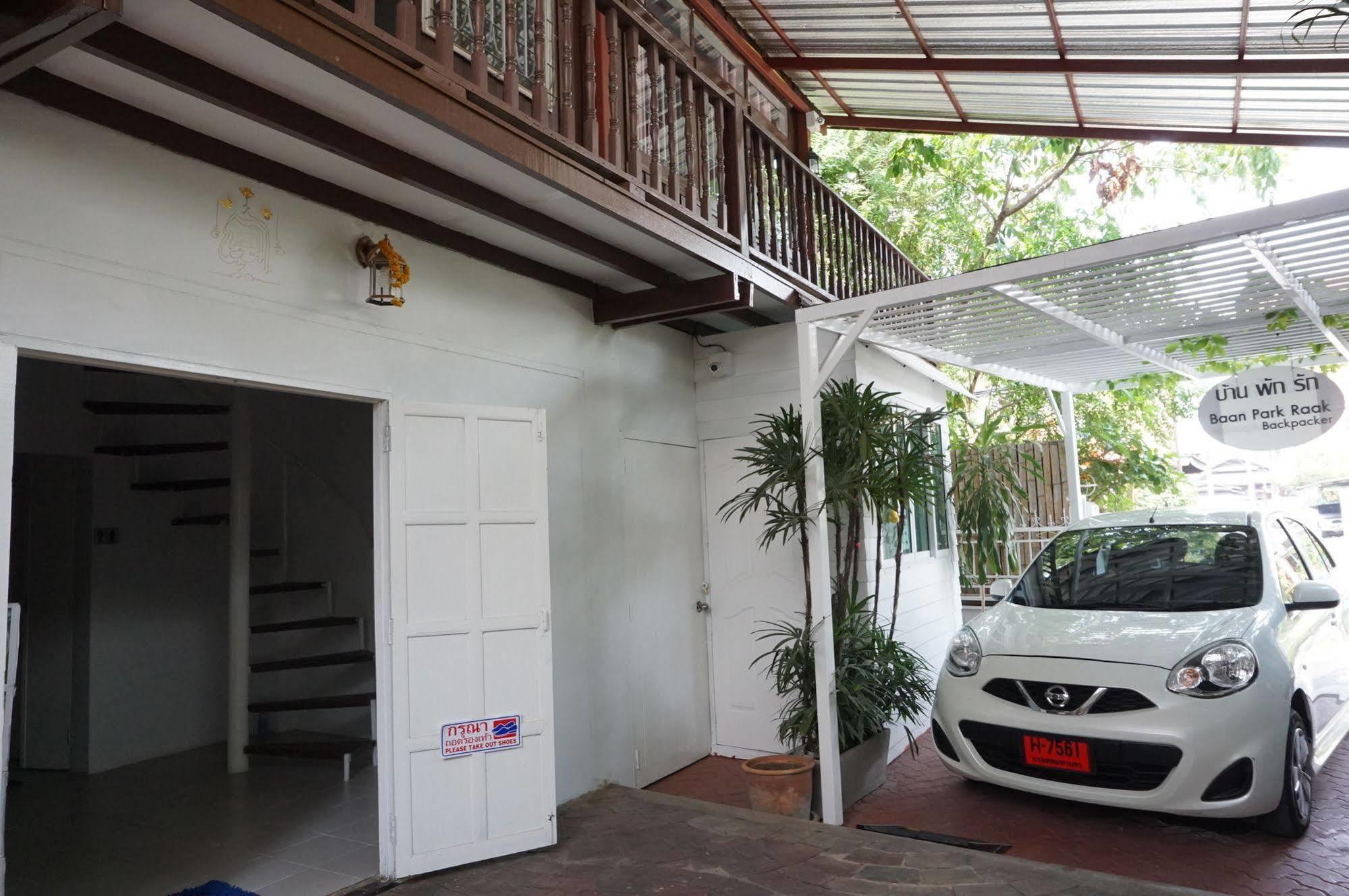 Baan Park Raak Backpacker Hostel Chiang Mai Exteriör bild