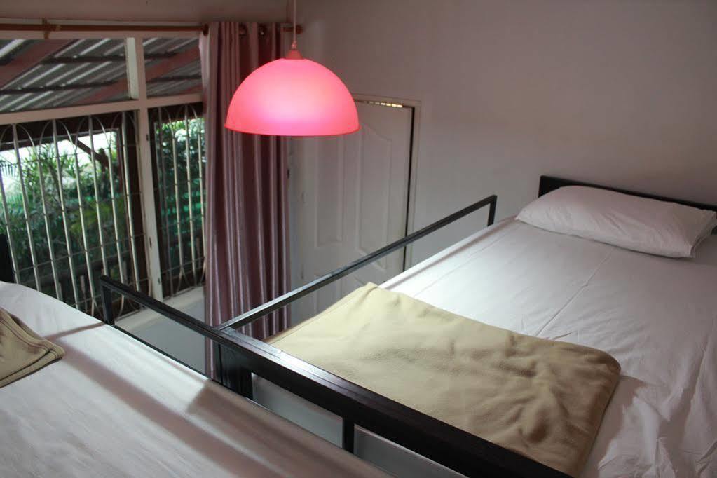 Baan Park Raak Backpacker Hostel Chiang Mai Exteriör bild